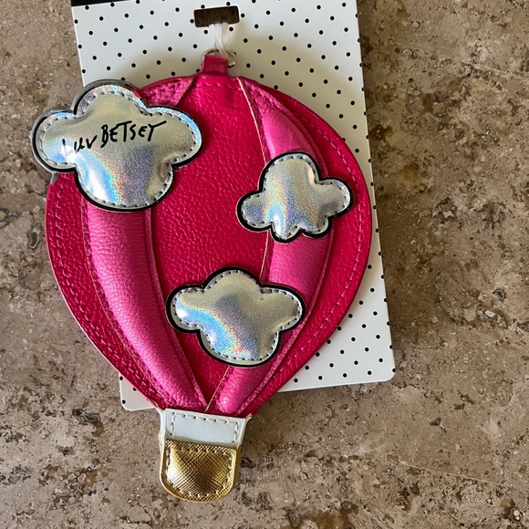 NWT Betsey Johnson Large Travel Wristlet Pouch AND Jumbo Luggage Tag Bundle - Picture 9 of 10